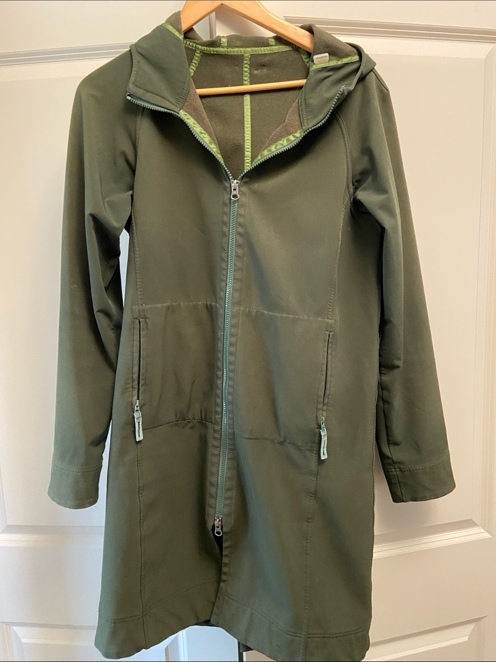 lululemon athletica Green Hooded Rain Coat broken pocket zippers as-is